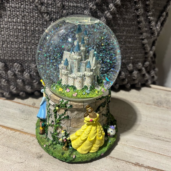 ❤️Vintage Hallmark Disney  “Someday My Prince Will Come” Snow Globe - Picture 3 of 6